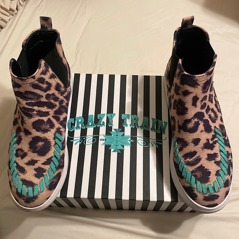 Crazy Train slip on leopard-Size 8